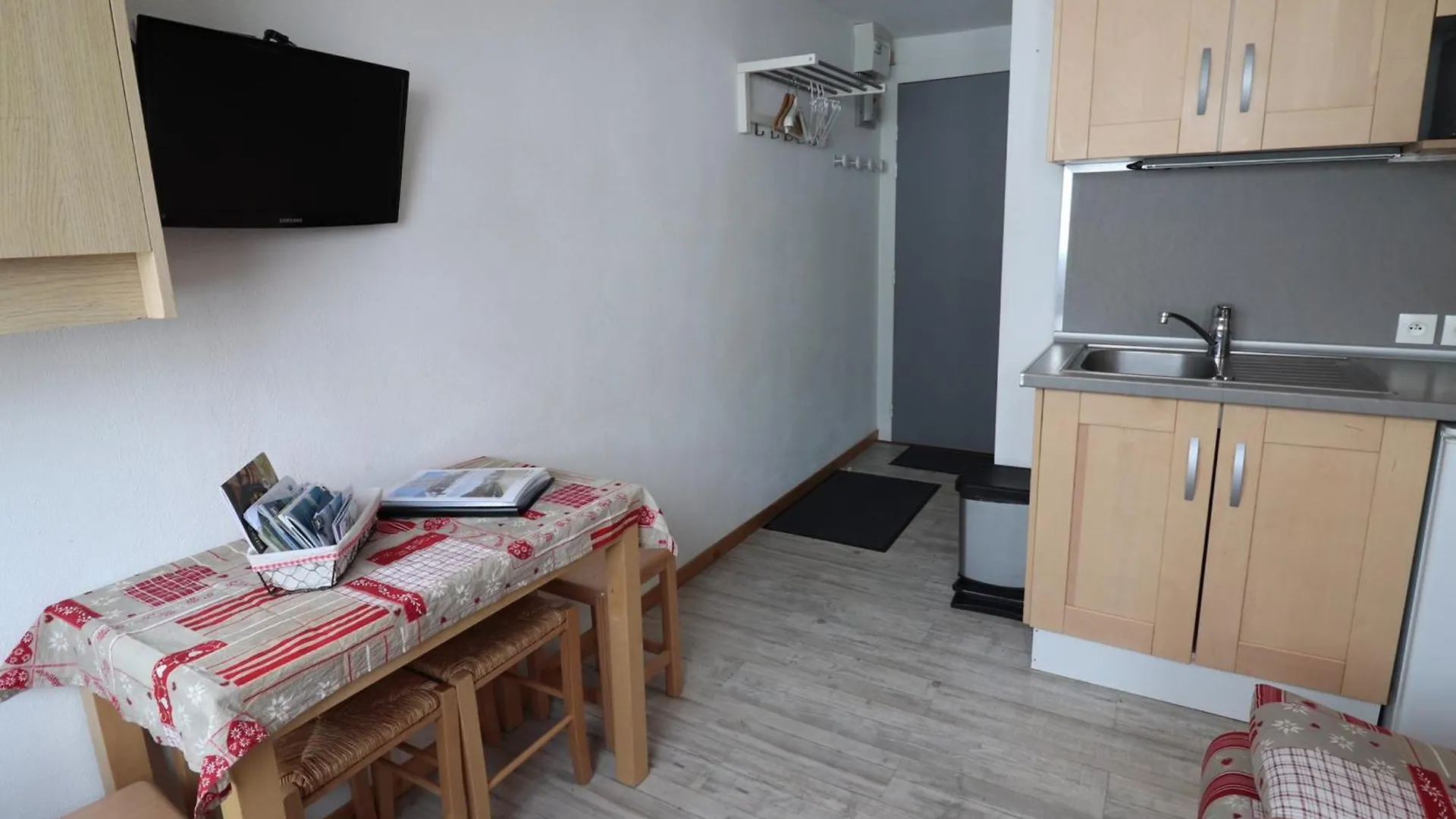 Studio Lumineux Au Pied Des Pistes, Proche Commerces Et Esf - Fr-1-502-561 Tignes 0*,  Francia